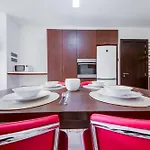 2 Bedroom Apartment With Balcony In Central St Julians, Paceville, Apt 8 By Vaganza Apartamento San Julián