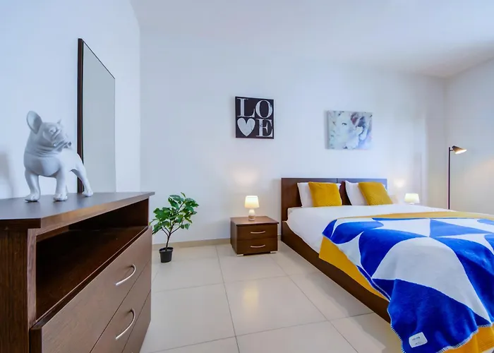 Prime Location, Modern In St Julian's, Paceville, 8 By Vaganza Apartamento *