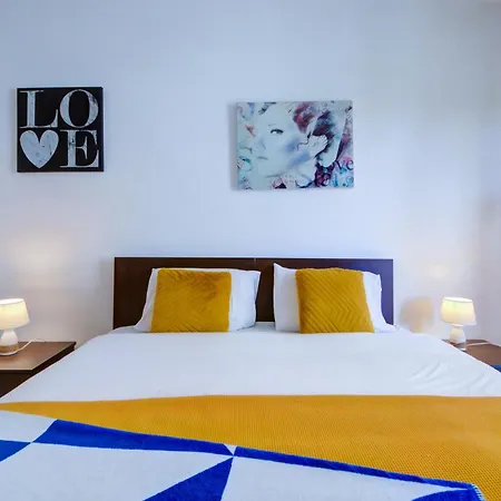 Apartment 2 Bedroom Apartment With Balcony In Central St Julians, Paceville, Apt 8 By Vaganza *
