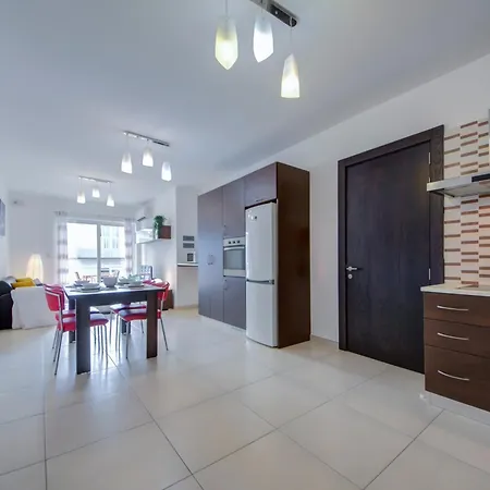 Apartment 2 Bedroom Apartment With Balcony In Central St Julians, Paceville, Apt 8 By Vaganza *