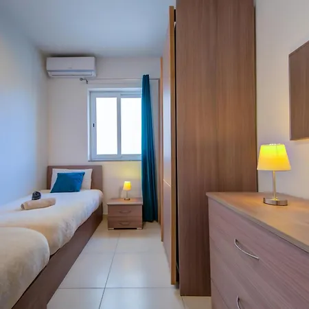 Apartment 2 Bedroom Apartment With Balcony In Central St Julians, Paceville, Apt 8 By Vaganza *